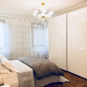 central-apartment.hotelslidodijesolo.com/